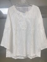 Loose V-neck Temperament Commute Embroidered Bell Sleeve Lace Top - Image 4