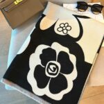 Air-conditioned Room Spring And Summer High-grade Versatile Black And White Scarf Warm Dress - Image 3