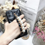 Pearl bracelet phone case - Image 3