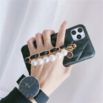Pearl bracelet phone case - Image 5