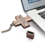 USB Flash Drive 32G Metal Cross USB Flash Drive - Image 2