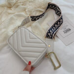 Lingge Small Bag Female Wild Fashion Wide Shoulder Strap One Shoulder Messenger Female Bag - Image 3