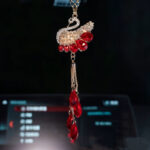 Car Pendant Double-Sided Crystal Swan King Pendant Creative Car Rearview Mirror Pendant - Image 3