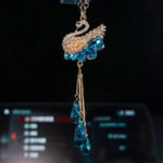 Car Pendant Double-Sided Crystal Swan King Pendant Creative Car Rearview Mirror Pendant - Image 2