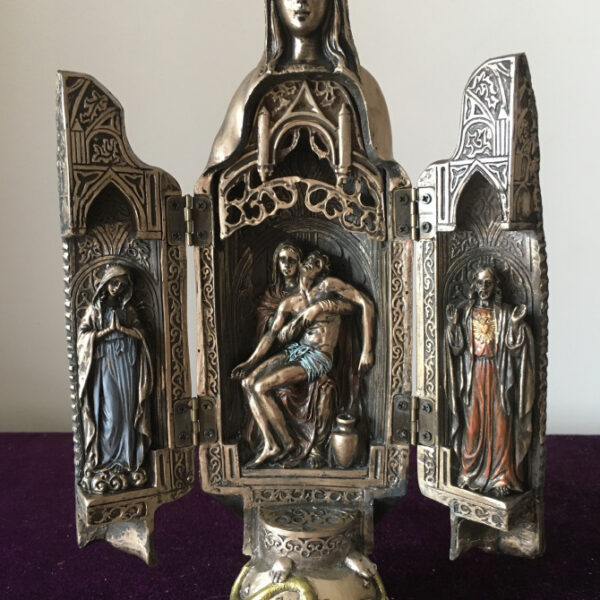 Italian Version Of Rare And Precious Works Showing The Image Of Virgin Mary Jesus' Heart