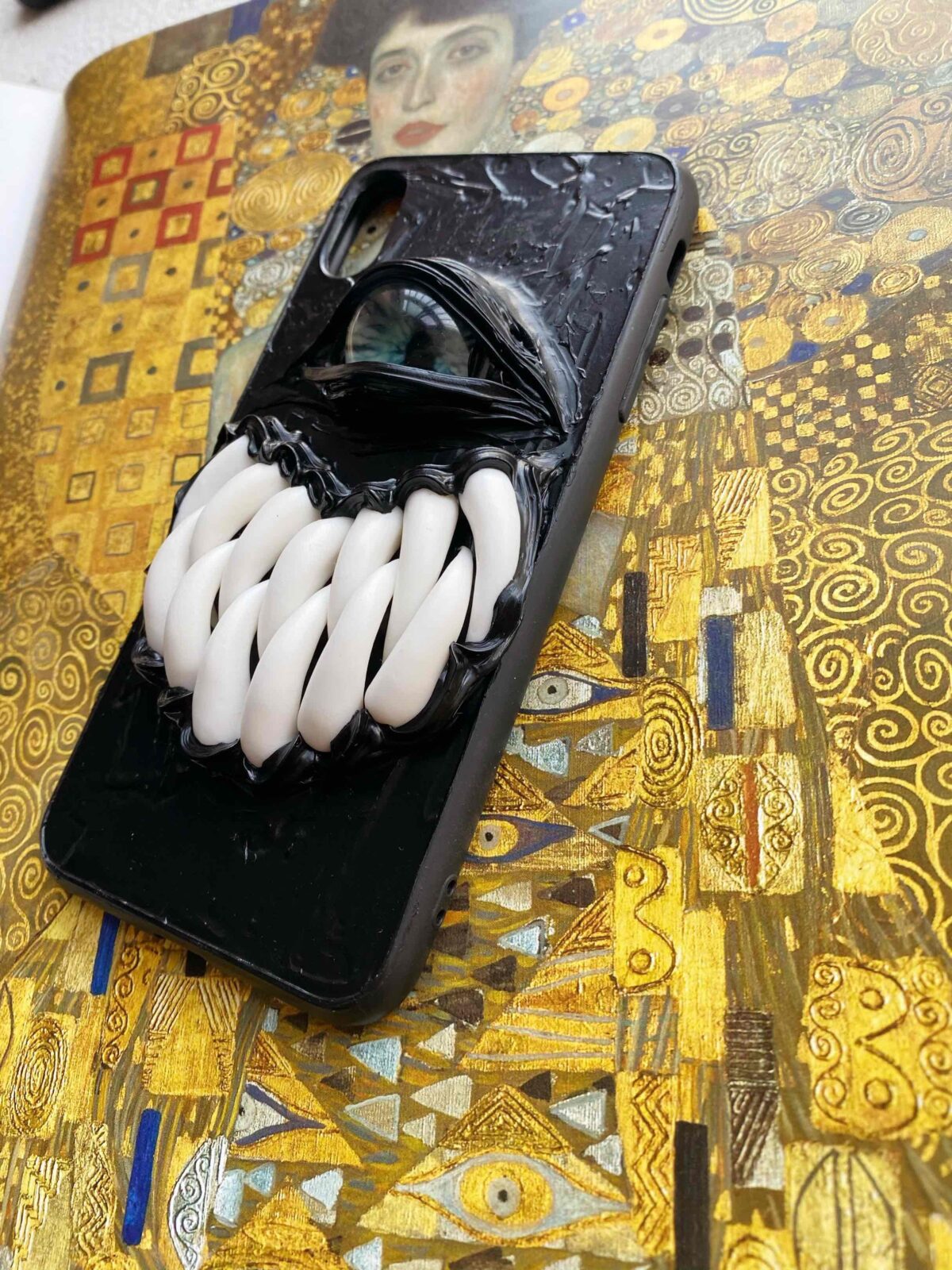 Three-dimensional Simulation Luminous Mobile Phone Case - Image 1