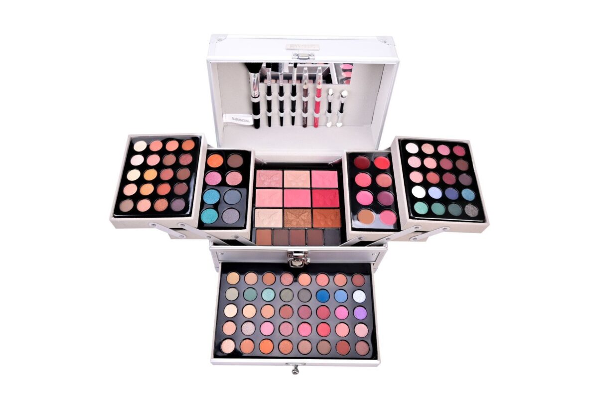 Eye Shadow Plate Blush Combination Makeup Set - Image 9