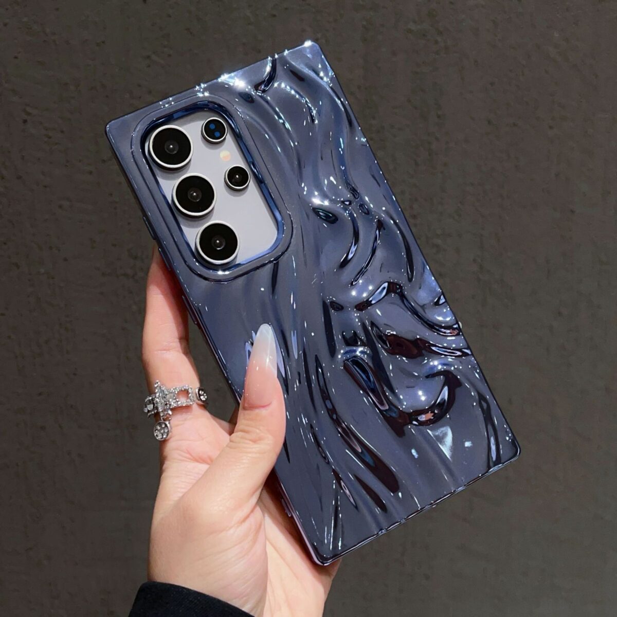 Three-dimensional Pleated Electroplating Phone Case - Image 5