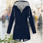 Outdoor Hooded Mountaineering Jacket Women - Image 3