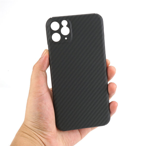 The Kevlar Thin Carbon Fiber Phone Case Is Drop Proof