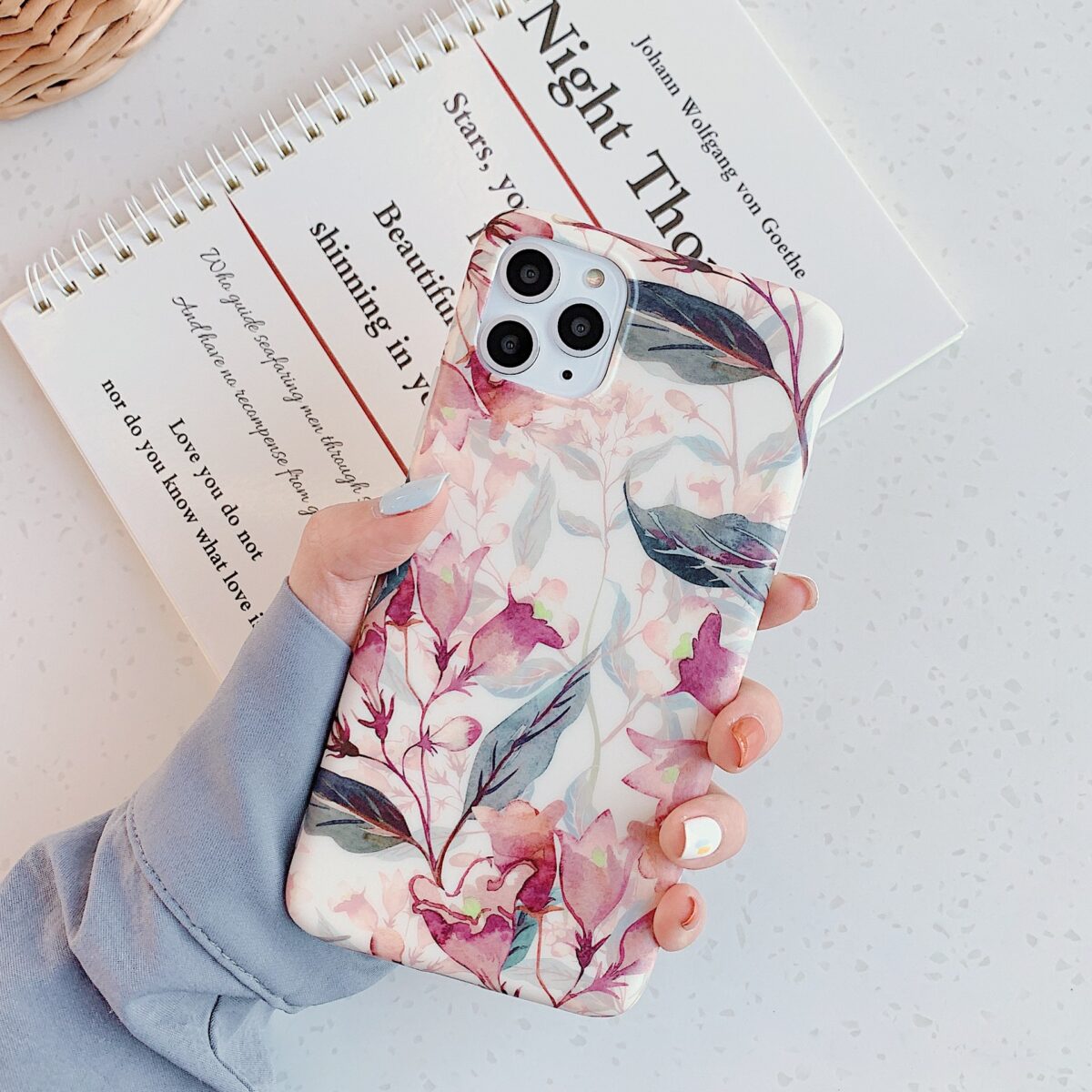 Literary and classical flower phone case - Image 5