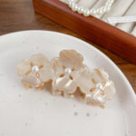 Beautiful Clover Acetate Grip Pearl Dopamine Temperament Personality Shark Clip Simple And Light Luxury Style - Image 7
