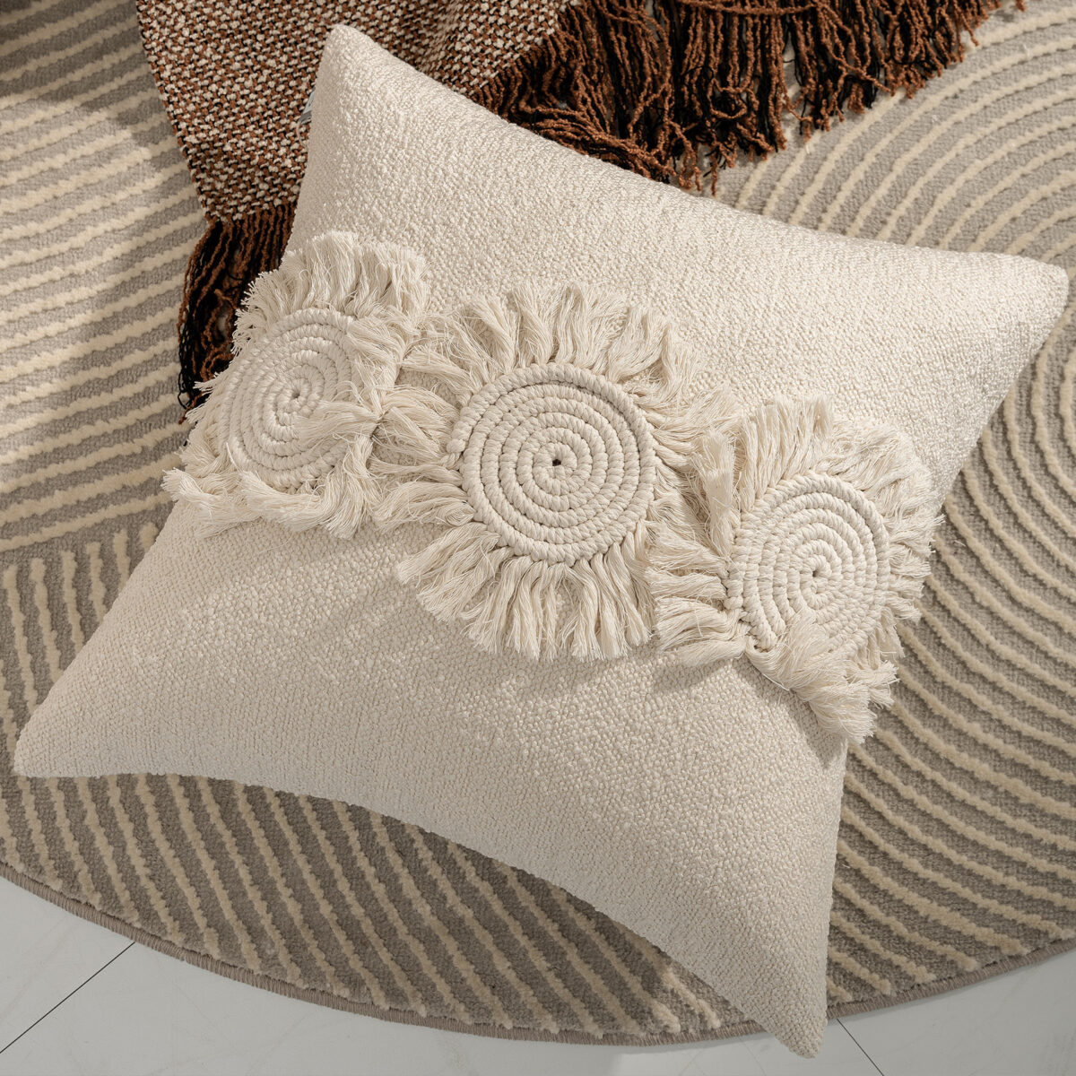 Luxury Pillows For A High-end Hotel Villa Showroom - Image 1