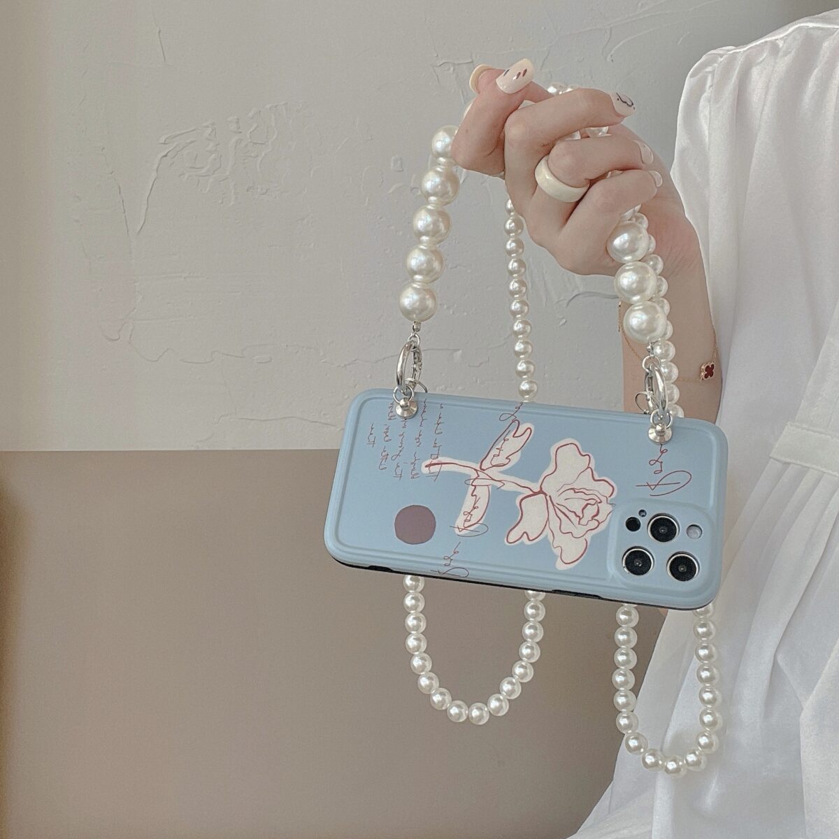 Flower Pearl Messenger Silicone Phone Case - Image 1