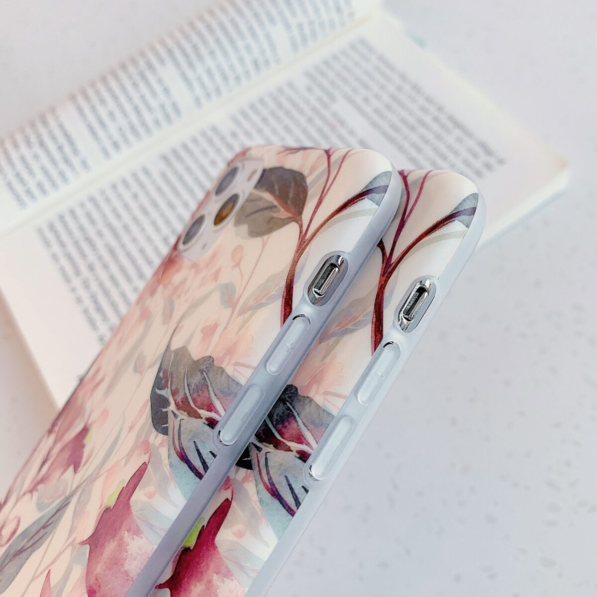 Literary and classical flower phone case - Image 3
