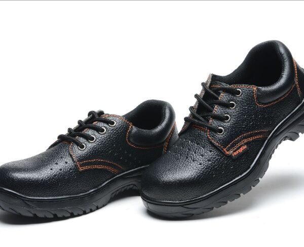 Antiskid and wear-resistant safety protection of Baotou working shoes safety shoes in summer