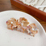Beautiful Clover Acetate Grip Pearl Dopamine Temperament Personality Shark Clip Simple And Light Luxury Style - Image 9