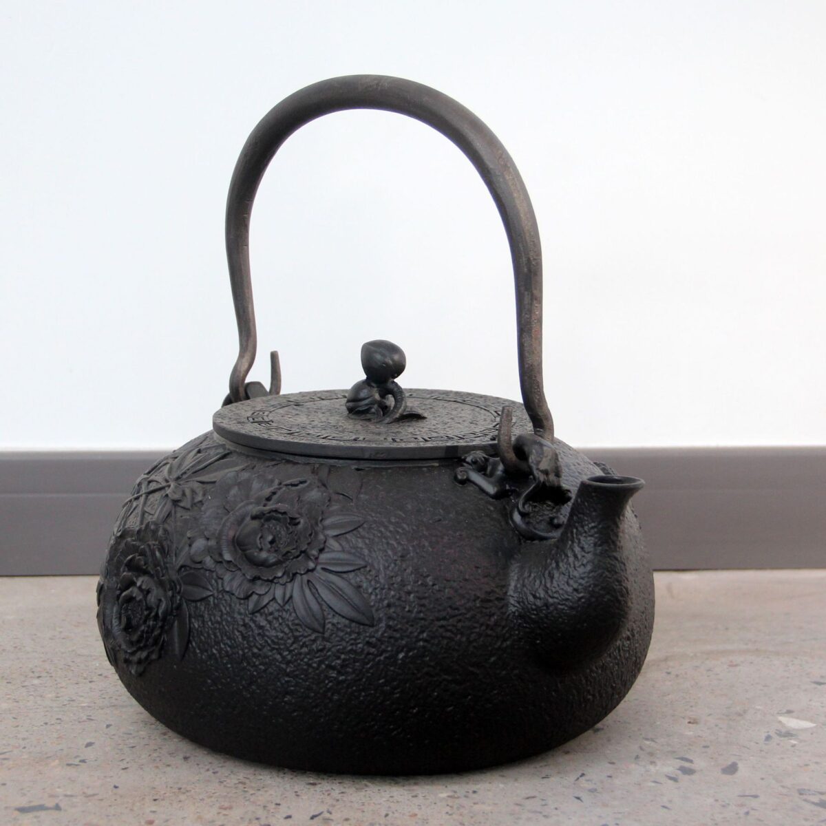 Large Capacity Uncoated Cast Iron Kettle Teapot Home Ornaments Crafts - Image 3
