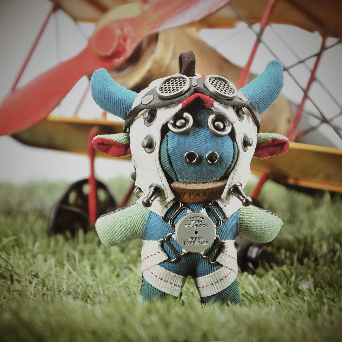 Pilot's Little Cute Cow Retro Style Pendant Keychain - Image 5