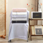 Class A Plus-sized Thickened Winter Household Absorbent Bath Towel - Image 4