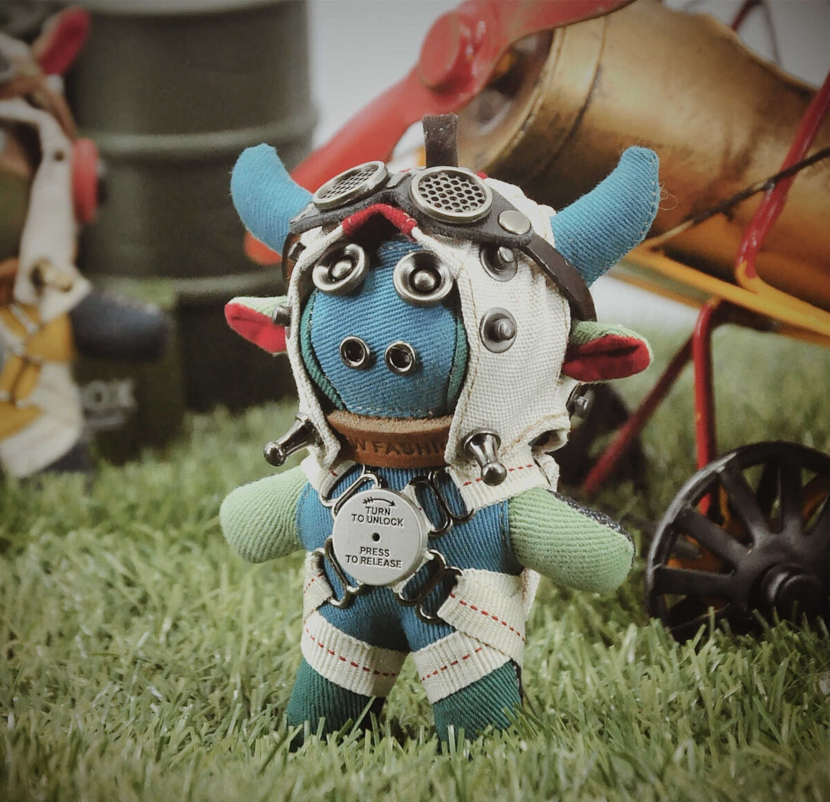Pilot's Little Cute Cow Retro Style Pendant Keychain - Image 1