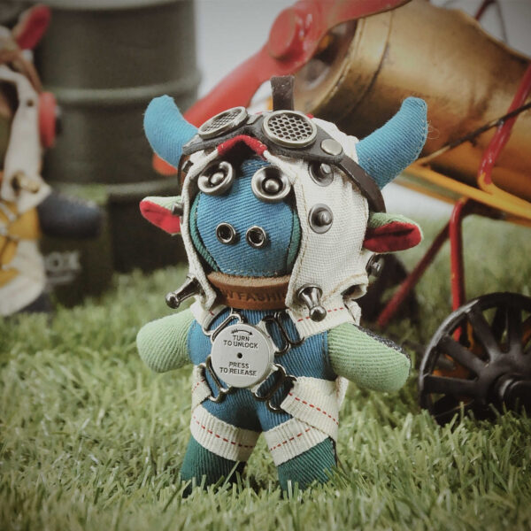 Pilot's Little Cute Cow Retro Style Pendant Keychain
