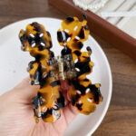 Beautiful Clover Acetate Grip Pearl Dopamine Temperament Personality Shark Clip Simple And Light Luxury Style - Image 3
