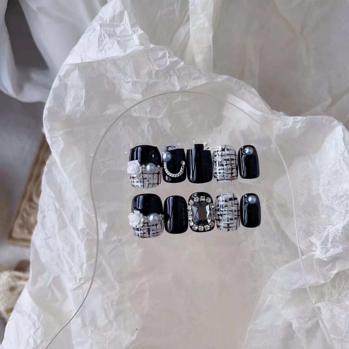 Chain Pearl Wear Nail Patch - Image 1